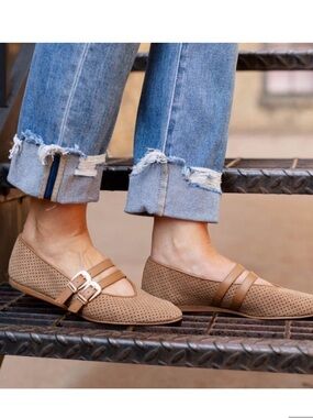 Dolce Vita Aretha Double Strap Mary Jane Flats Perforated Pecan Tan Suede 8.5